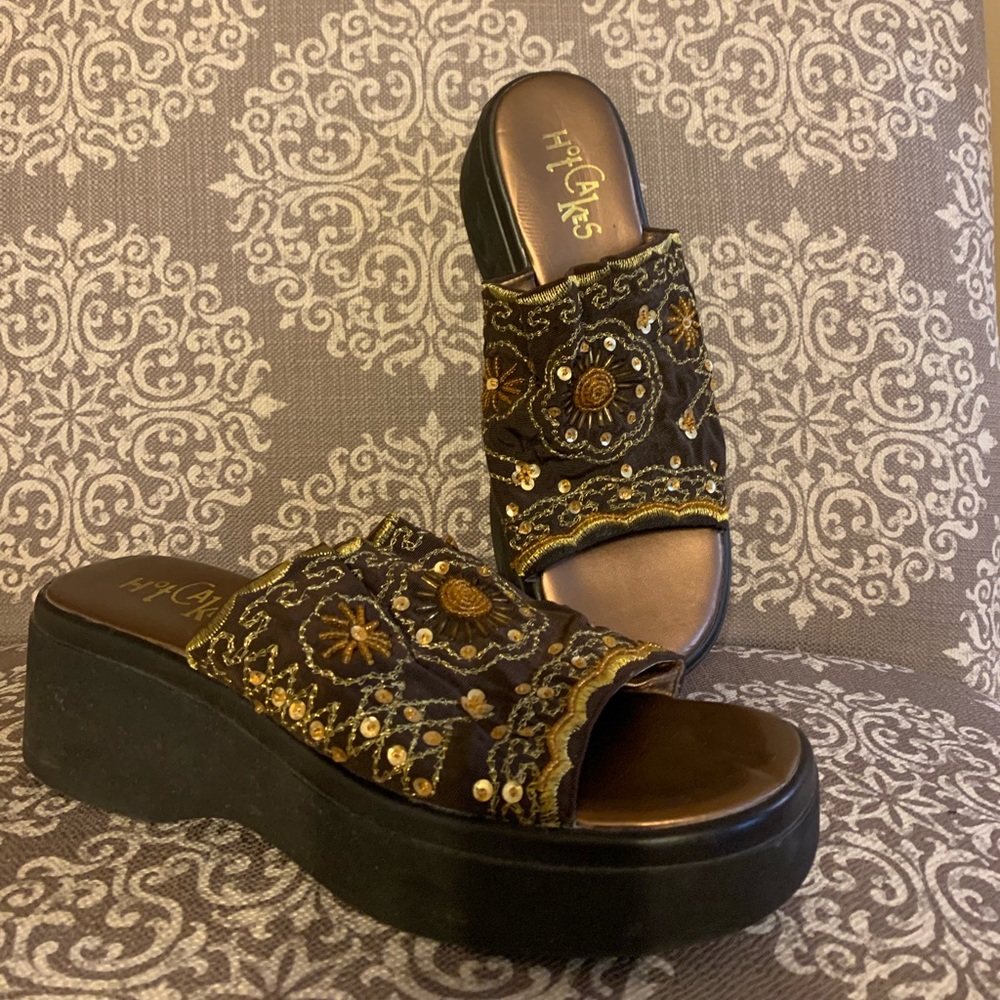Hot Cakes Platform Embellished Slides